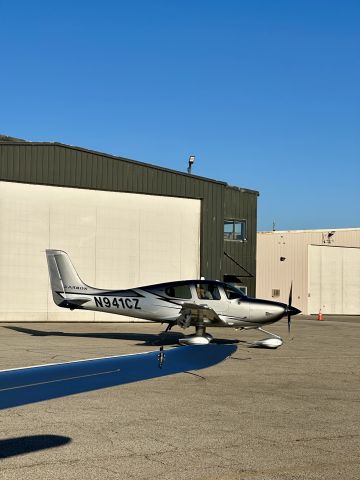 Cirrus SR-22 (N941CZ) - Starting it up