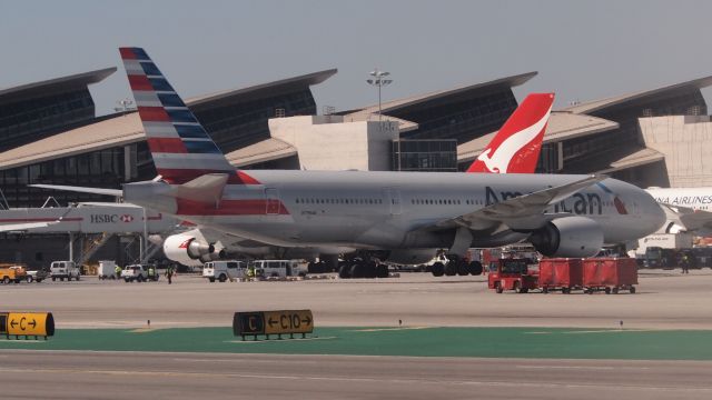 Boeing 777-200 (N795AN)