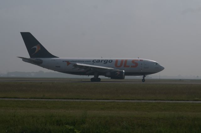 Airbus A310 (TC-VEL) - Shot taken from spottersplaats Polderbaan.