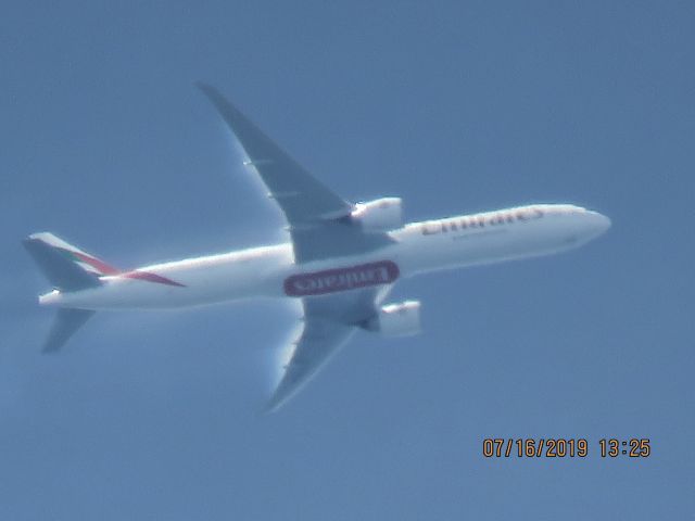 BOEING 777-300ER (A6-EQN)