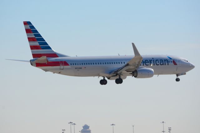 Boeing 737-800 (N934NN) - American - N934NN - B737-800 - Arriving KDFW 12/18/2013