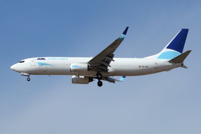 Boeing 737-800 (OE-IXR) - 04/12/2024:br /Cargo flight MUC > TLV, final to runway 21.