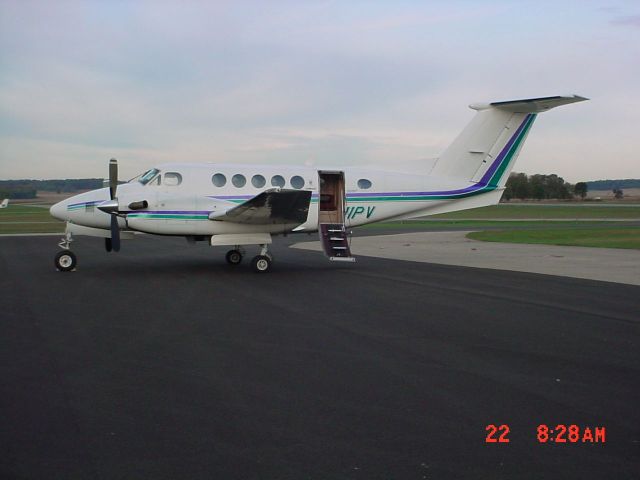 Beechcraft Super King Air 200 (N111PV) - On ramp at KHNB...