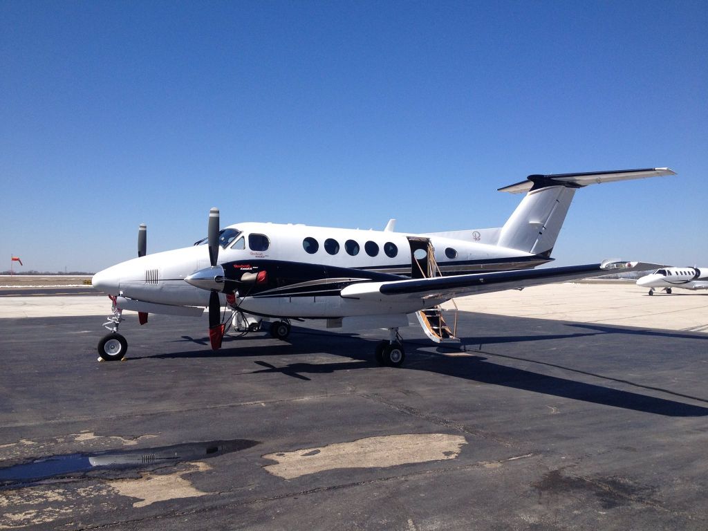 Beechcraft Super King Air 200 (N77ML) - KDTO Airport