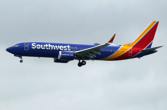 Boeing 737-800 (N8711Q) - WN 5663 arriving from Chicago Midway