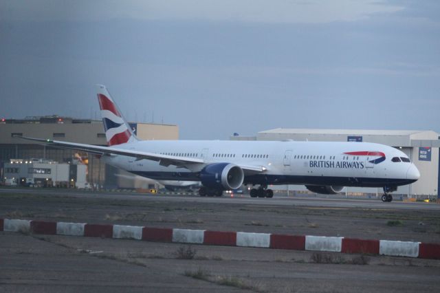 BOEING 787-10 Dreamliner (G-ZBLA) - A British Airways B787-10 speeding up for takeoff on  runway 27R. br /br /Location: Northern Perimiter Road, beside runway 27R.br /Date: 27.10.22 (dd/mm/yy).