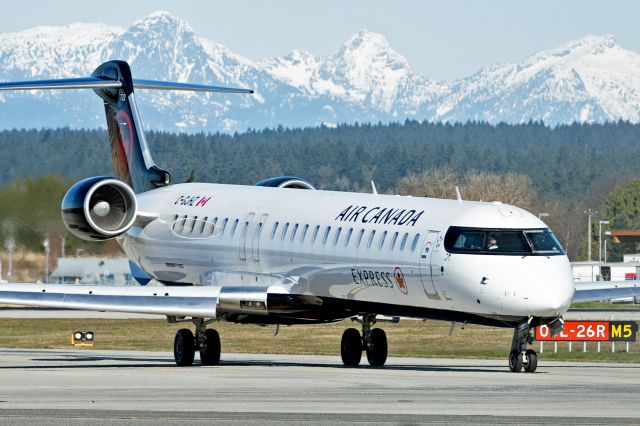 Canadair Regional Jet CRJ-900 (C-GJHZ)