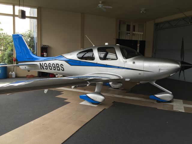 Cirrus SR-22 (N969BS)