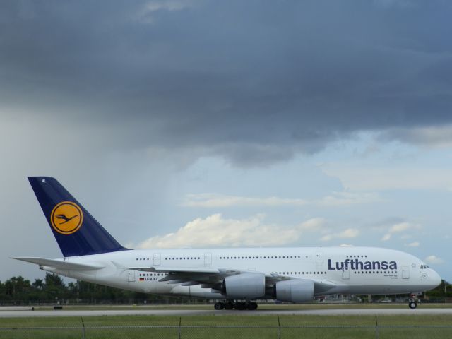 Airbus A380-800 (D-AIML)