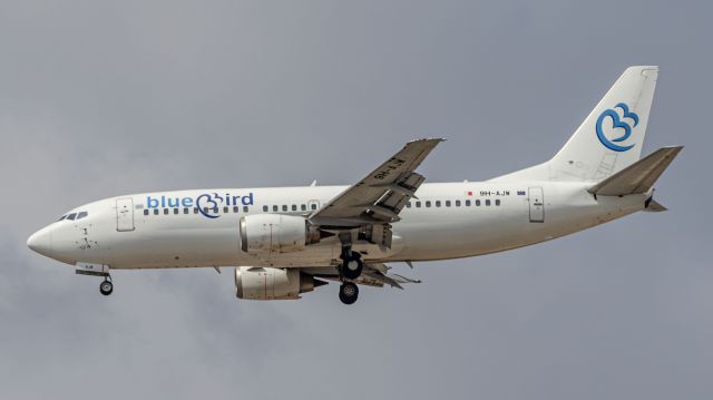 BOEING 737-300 (9H-AJW)