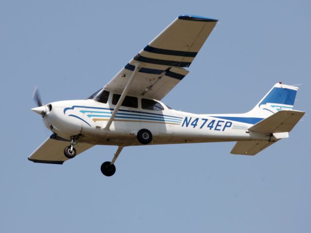 Cessna Skyhawk (N474EP)