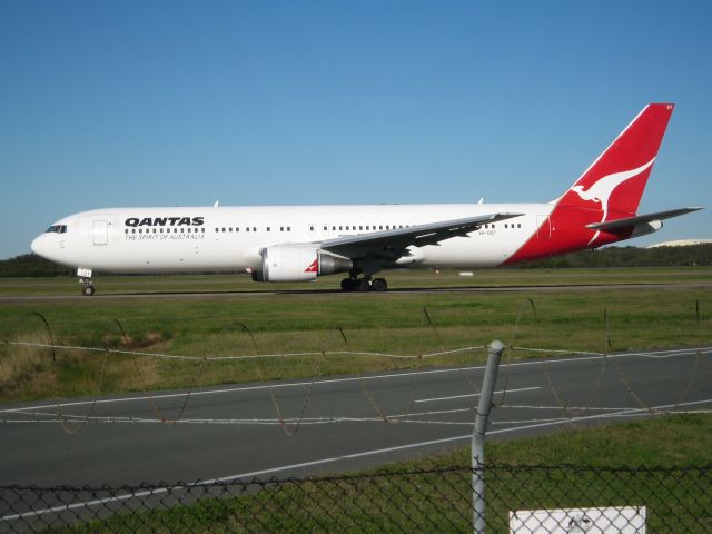 BOEING 767-300 (VH-OGT) - Qantas B767-300 VH-OGT in old Qantas paint livery.