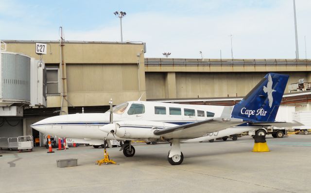 Cessna 402 (N6813J)