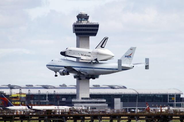 N905NA — - N905NA SCA & Shuttle Enterprise panorama shoot of the last landing, in front of JFK-Tower