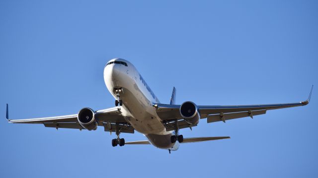 BOEING 767-300 (N649GT) - Atlas Air Boeing 767-375 (ER) (WL) on final for RWY 17L at Colorado Springs Airport