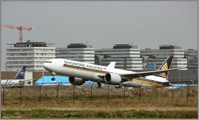 Boeing 777-200 (9V-SWO) - Singapore Airlines Boeing 777-312-ER (9V-SWO) AMS 16-4-2013.