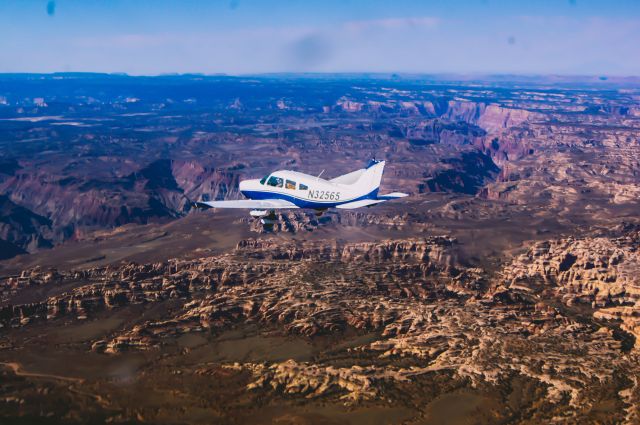 Piper Cherokee (N32565) - Navajo Nation relief 