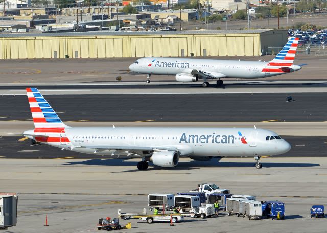 Airbus A321 (N169UW)