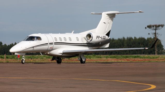 Embraer Phenom 300 (PP-LGD)