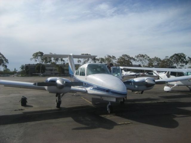 Beechcraft Duchess (N3803E)