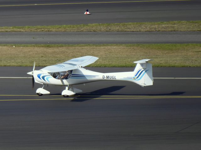 D-MUGL — - Fantasy Air Allegro 2000 D-MUGL having landed on 23L DUS and taxiing to terminal, 22.09.2019.