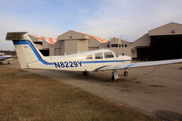 Piper Arrow 4 (N8229Y)