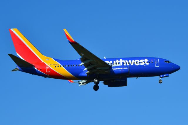 Boeing 737-700 (N447WN) - on final at KCLT - 10/24/18