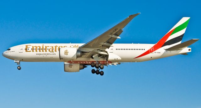 BOEING 777-200LR (A6-EWG) - Emirates 237 heavy -Welcome to Boston !