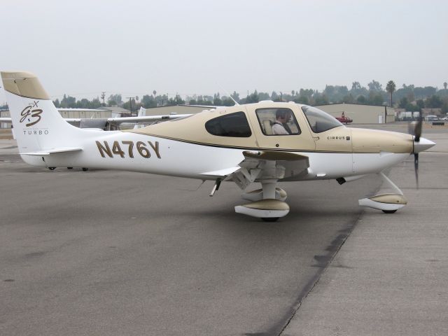 Cirrus SR-22 (N476Y) - Taxiing at Fullerton