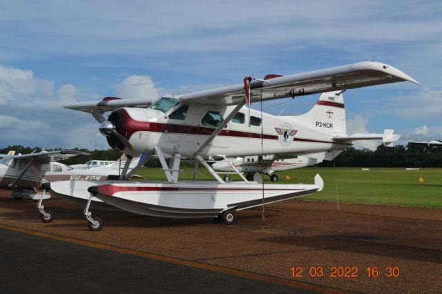 De Havilland Canada DHC-2 Mk1 Beaver (P2-HOR) - Beautiful Beaver on amphibious floats. Normally based at Gurney, PNG
