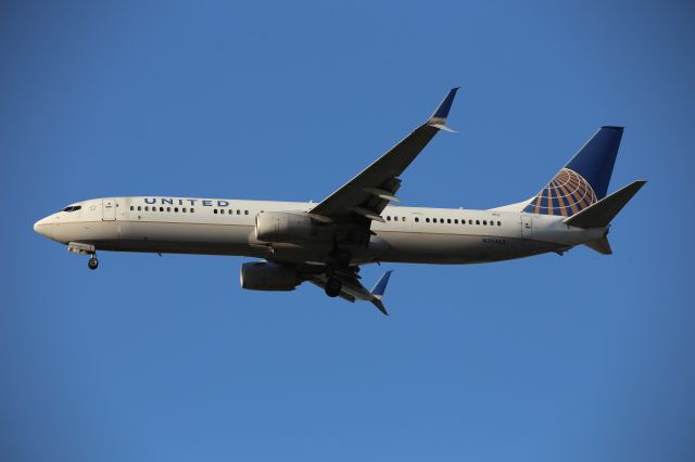 Boeing 737-900 (N39463)