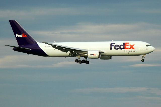 BOEING 767-300 (N151FE) - FDX 554 from Memphis arriving on 22L