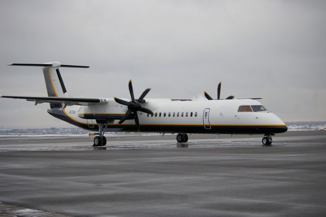 de Havilland Dash 8-400 (N721AL) - Warming up for taxi