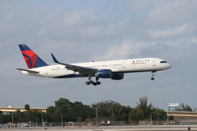 Boeing 757-200 (N551NW)