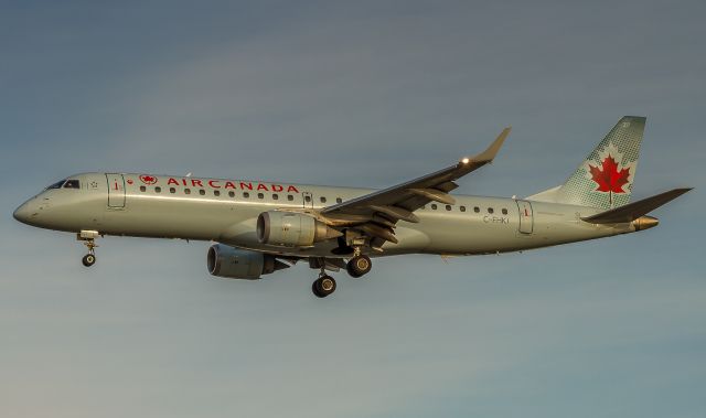 Embraer ERJ-190 (C-FHKI)