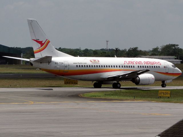 BOEING 737-300 (PZ-TCN)