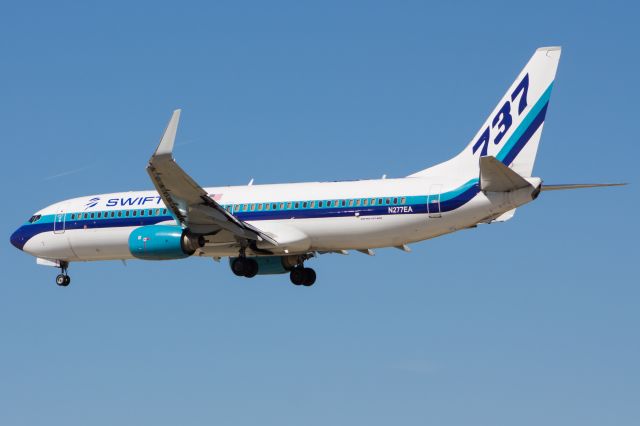 Boeing 737-800 (N277EA)