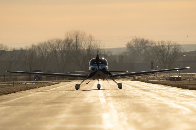 Cirrus SR-22 (N892AM)