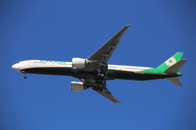 BOEING 777-300ER (B-16712)