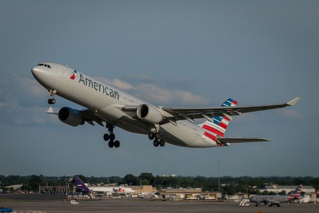 Airbus A330-300 (N274AY)