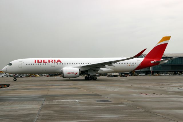 Airbus A350-900 (EC-NDR) - Taxiing to depart rwy 09R on 18-Jun-19 returning to LEMD as IBE31 after an unscheduled nightstop.