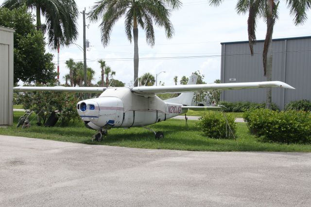 Beechcraft Baron (58) (N210JG)