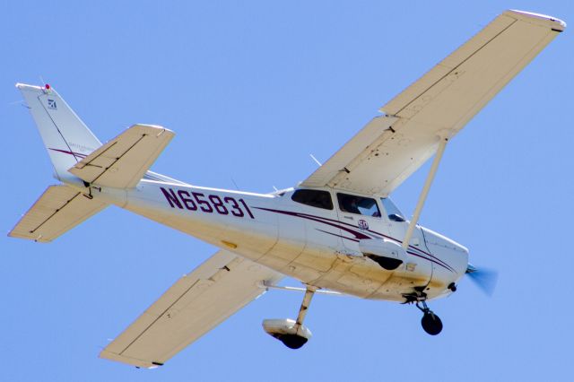 Cessna Skyhawk (N65831)