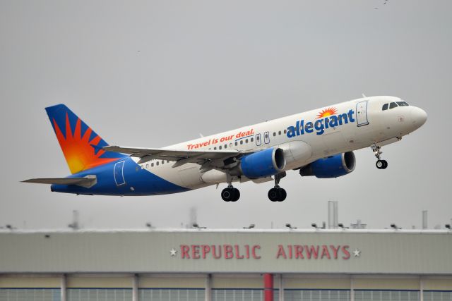 Airbus A320 (N216NV) - Departing 5-L on 02-24-2022