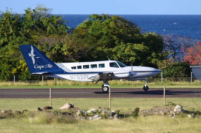 Cessna 402 (N7037E)