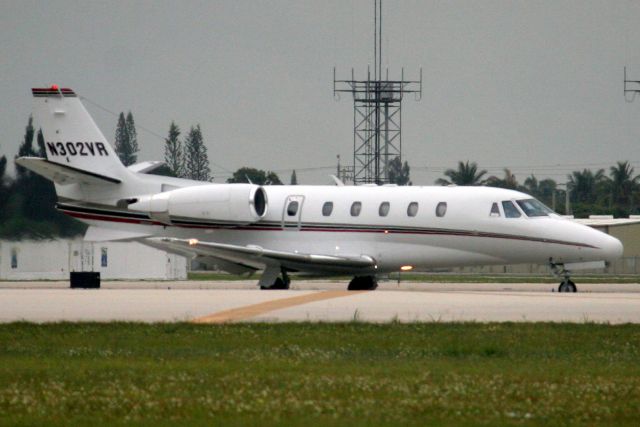 Cessna Citation Excel/XLS (N302VR) - Executive Jet Management Citation Excel lining up to depart rwy 10L on 16-Mar-19 heading for KMKY as EJM302 after an overnight stay.