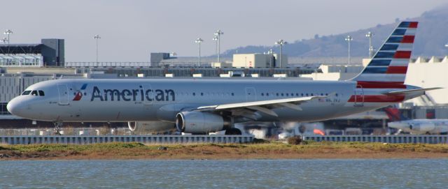 Airbus A321 (N982VJ)