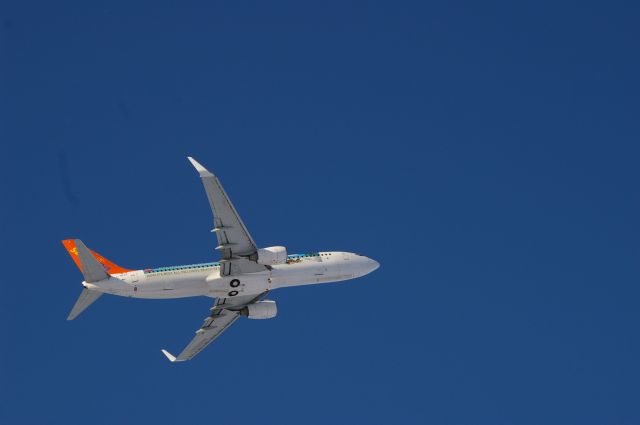 — — - J'étais chez-moi en janv. '14 quand ce B-737-800 de Sunwing venait de décoller de la 36 a CYVO.