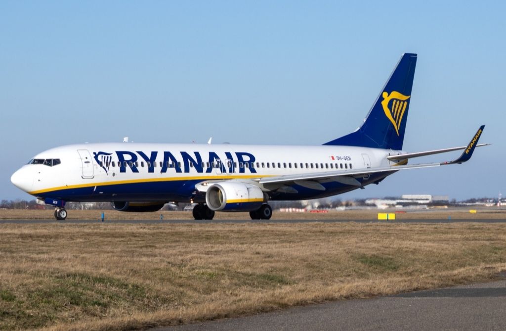 Boeing 737-700 (9H-QER)