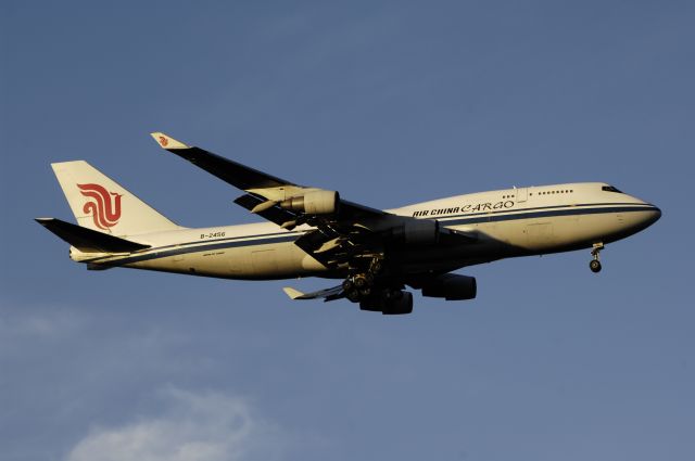 Boeing 747-400 (B-2456) - Final Approach to Narita Intl Airport Rnwy34L on 2012/10/13